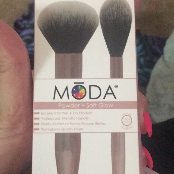 Brand new in the box never been used moda brushes - Picture 1 of 3